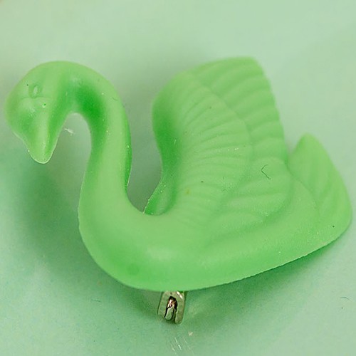 Maris junior swan brooch - bakelite green