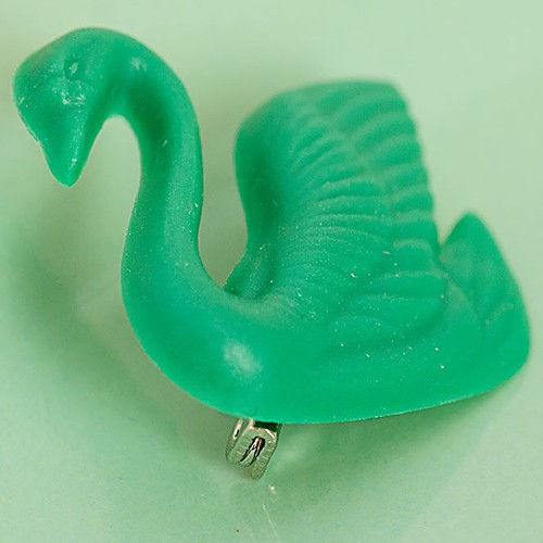 Maris junior swan brooch - emerald green