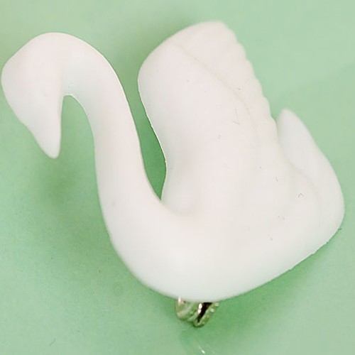 Maris junior swan brooch - bright white