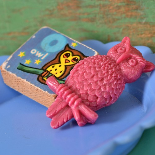 gladys owl brooch - cerise