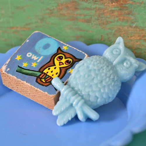 gladys owl brooch - pastel blue