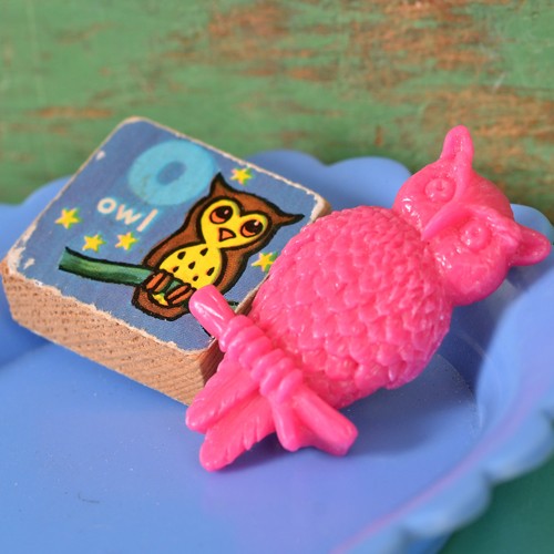 gladys owl brooch - vivid pink