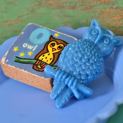 gladys owl brooch - darker blue