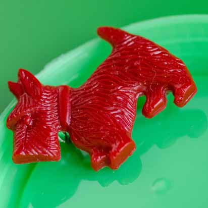 Jarvis scottie dog brooch - red