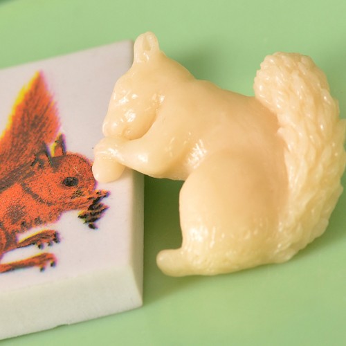 wardy squirrel brooch- vanilla