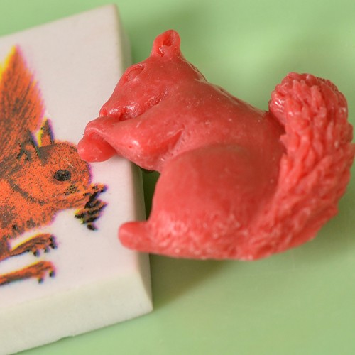 Wardy squirrel brooch- red