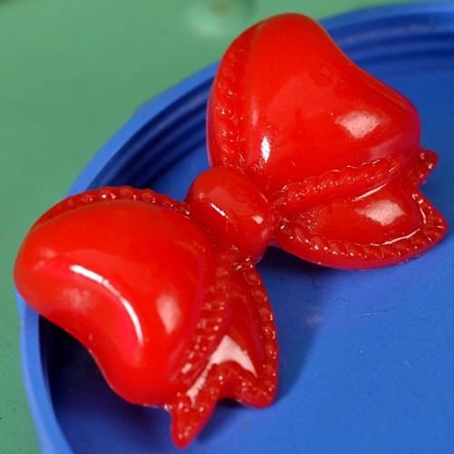 Margo bow brooch- red