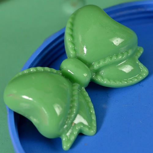 Margo bow brooch- green