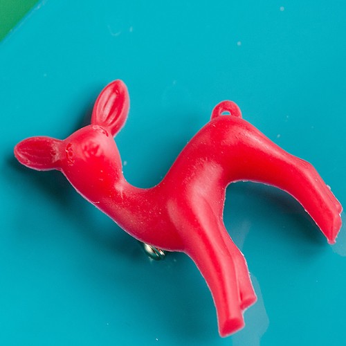 Reggie deer brooch - bright red