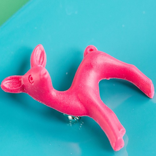 Reggie deer brooch - vivid pink