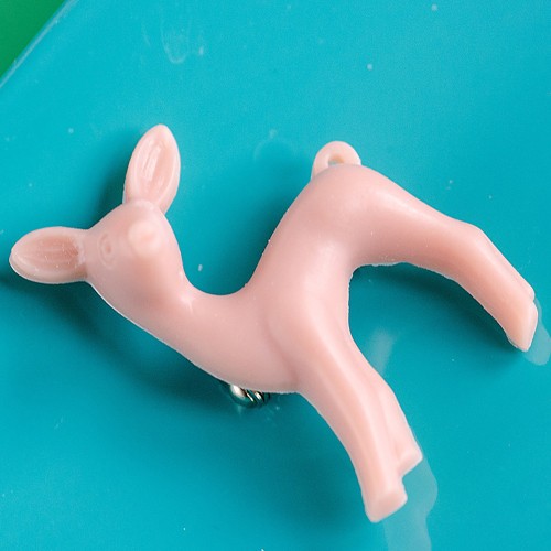 reggie deer brooch - peach puff