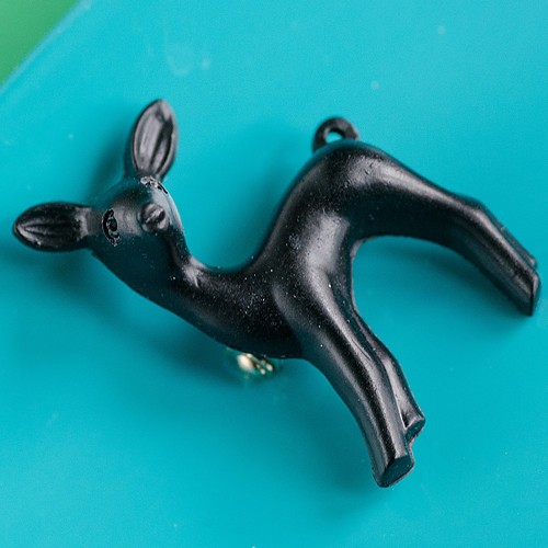 reggie deer brooch - black