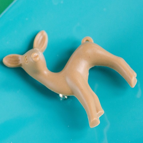 reggie deer brooch - fawn