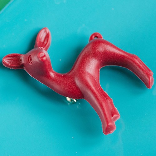 Reggie deer brooch - brick red