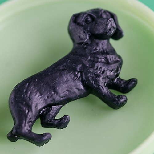 ron dachshund brooch - black