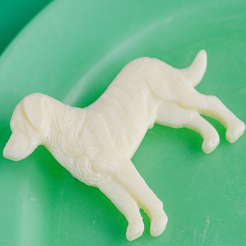 Oscar labrador dog brooch - cream