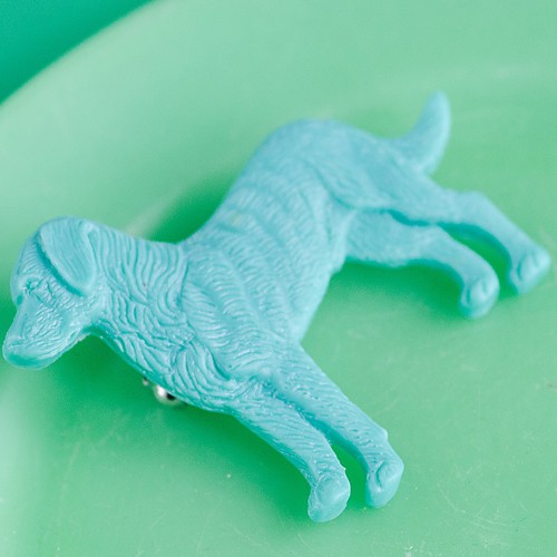 oscar labrador dog brooch - aqua