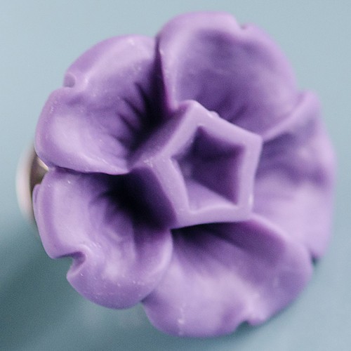 Grace flower brooch - violet