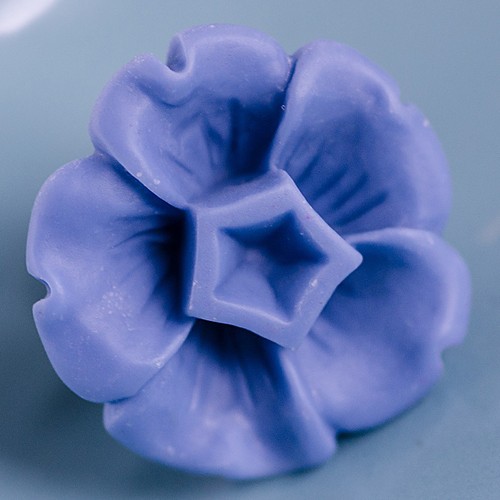 Grace flower brooch - powder blue