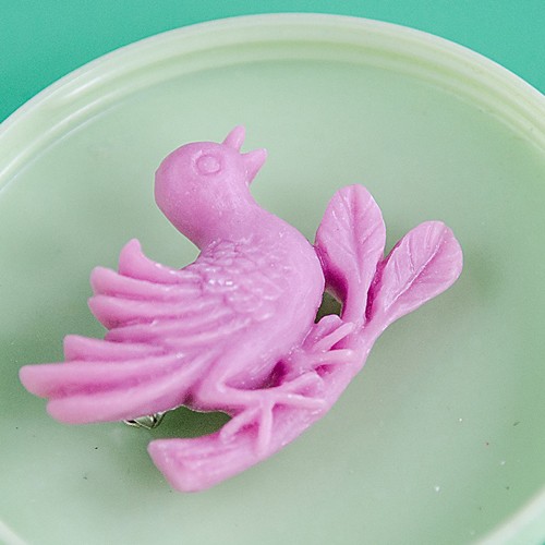 Tic tac bird brooch - mauve