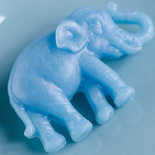 Ernest elephant brooch - blue