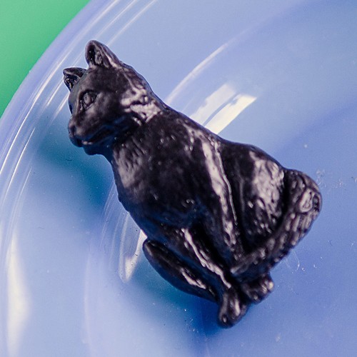 Pepper cat brooch- black