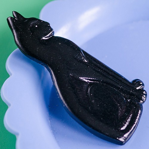 Bluebell cat brooch - black