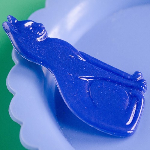 bluebell cat brooch - blue