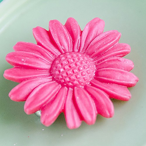 delphine brooch - bright pink
