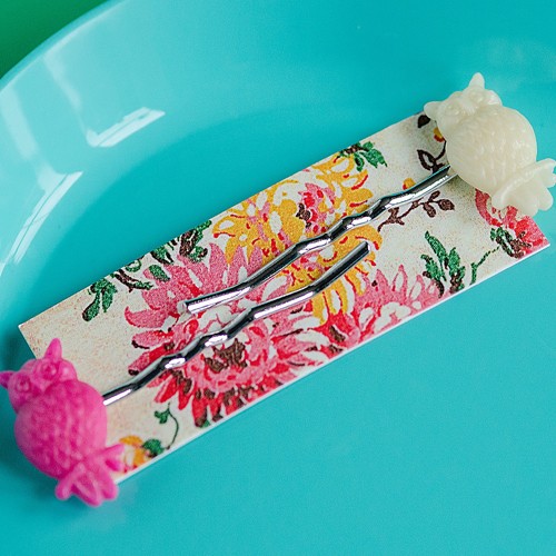 gladys hair sides - cream and vivid pink