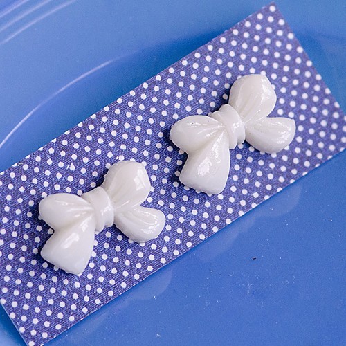margo bow earrings - snow white