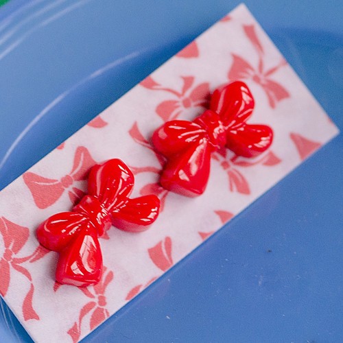 margo bow earrings - red