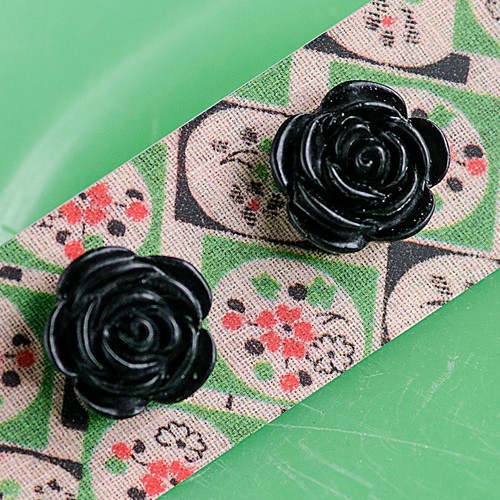 esme earrings small - black