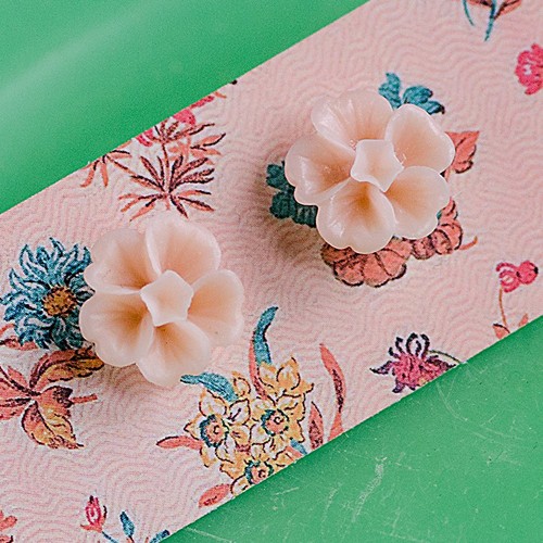 grace earrings- pale peach