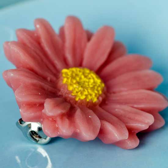 hazy daisy brooch - coral