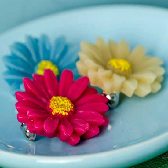 Hazy daisy brooch trio - cream, vivid pink, dark blue