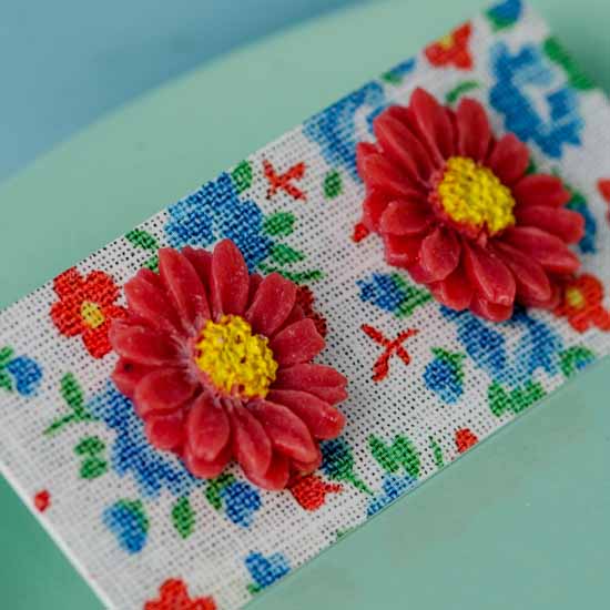 Hazy daisy earrings - red