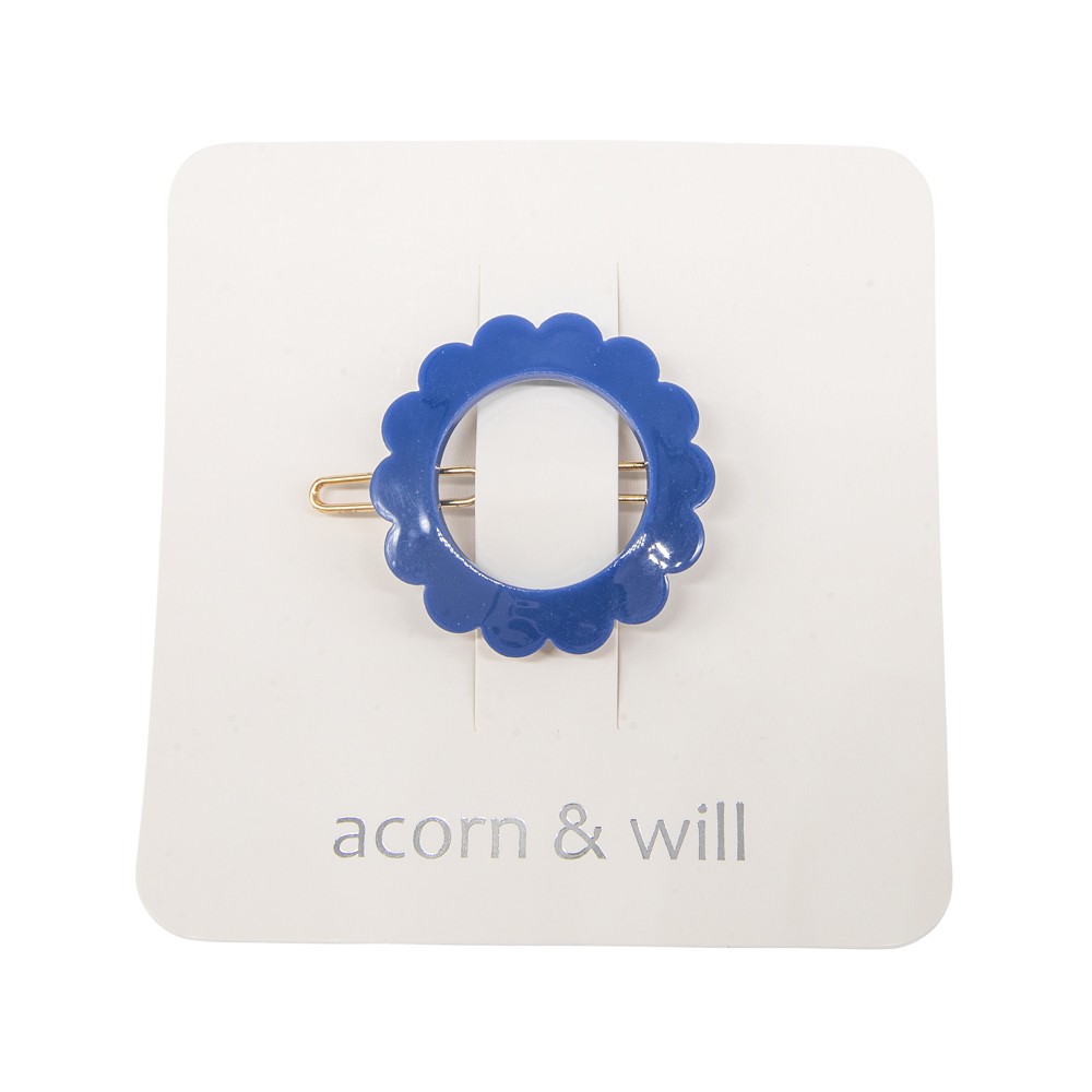 Scalloped circle hair clip