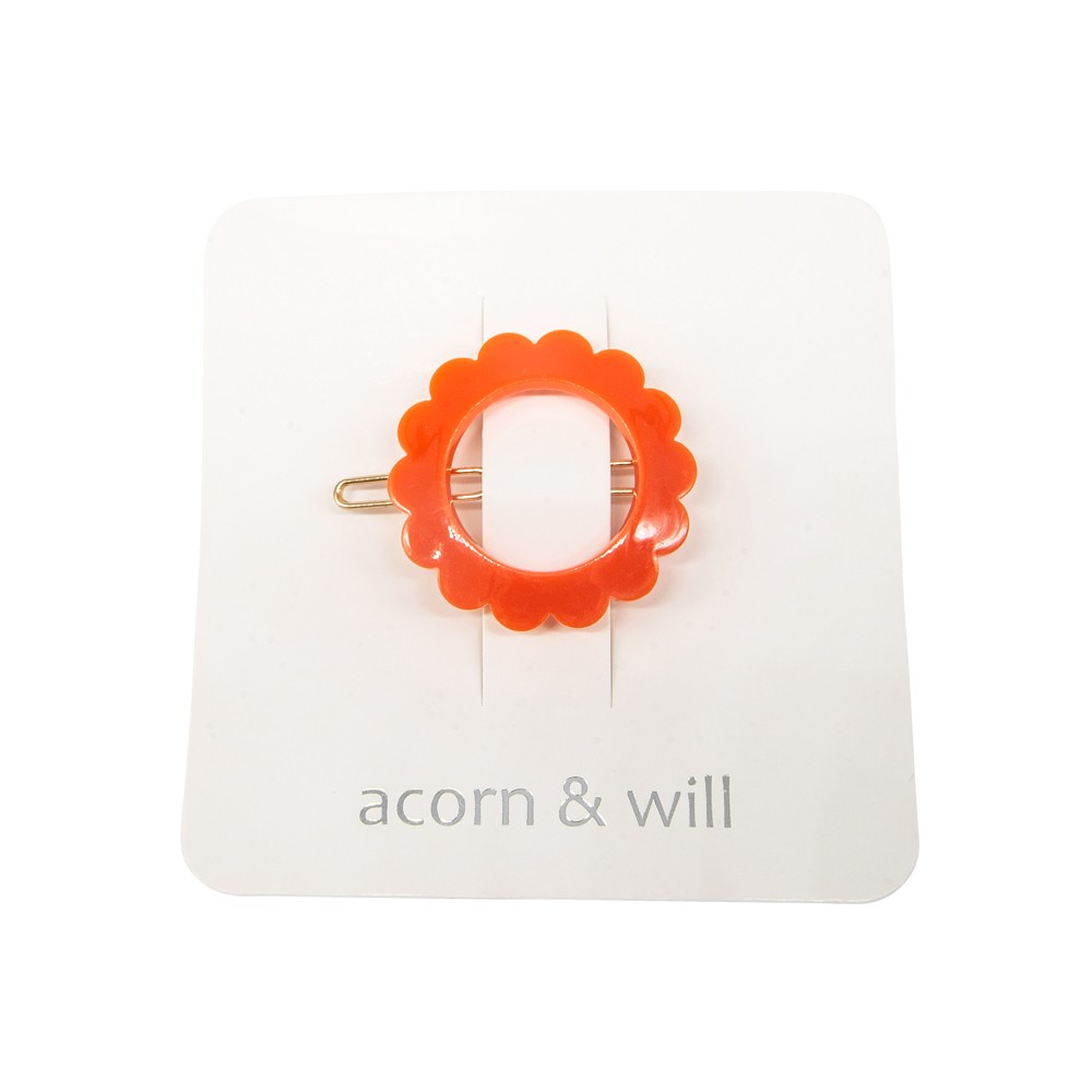 Scalloped circle hair clip