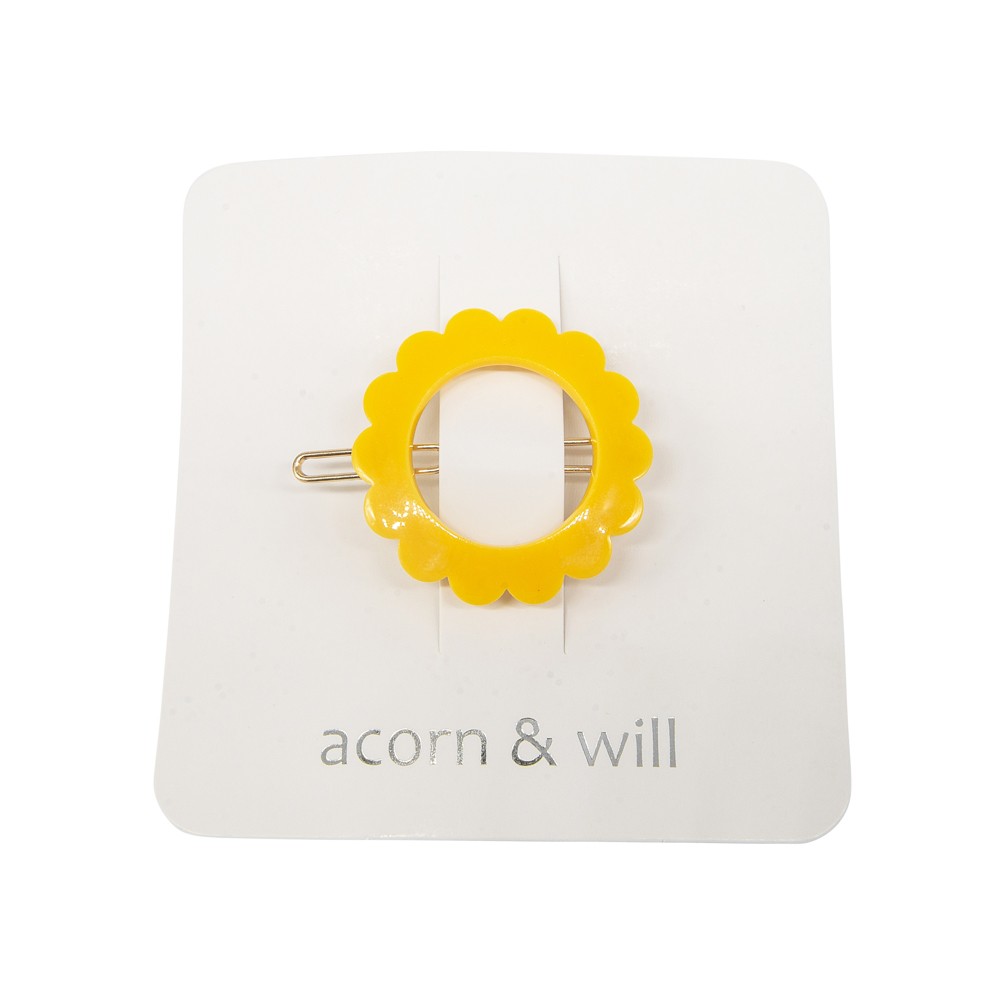 Scalloped circle hair clip