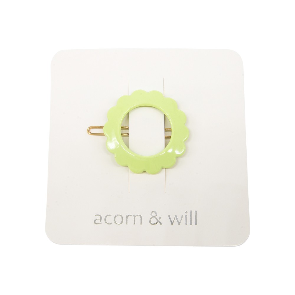 Scalloped circle hair clip