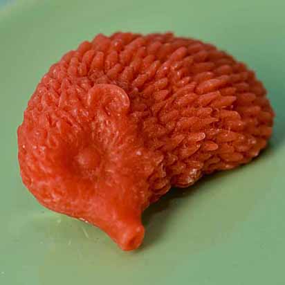 zack hedgehog brooch - flame red