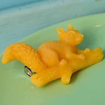 Wardy outdoors squirrel brooch buttery cream