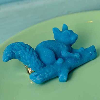 wardy outdoors squirrel brooch dark blue