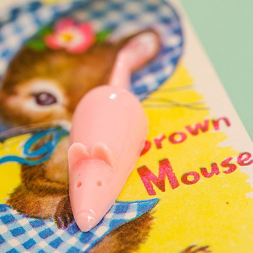 Piper mouse brooch - pale pink