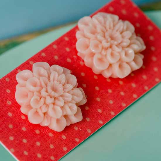 tolly flower earrings - muted pink