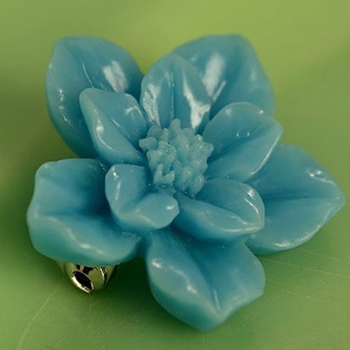 Cynthia brooch - blue