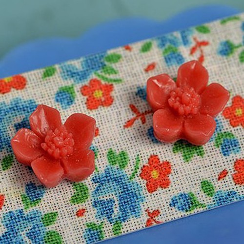 cynthia earrings wee - pale red