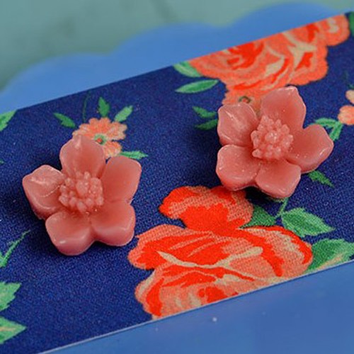cynthia earrings wee - coral pink