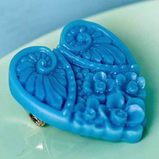 Meg small heart brooch - dark blue